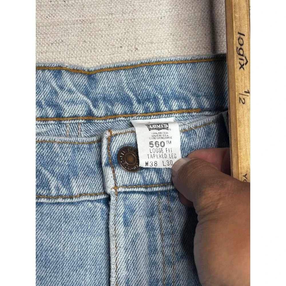 Vintage Levi's 560 Jeans Men's 38x30 Loose Fit Tapered Leg Light Wash USA